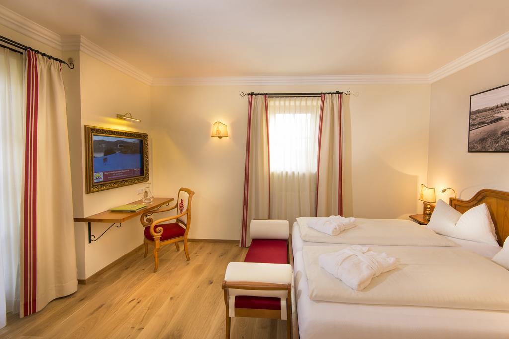 Hotel Zum Jungen Roemer Radstadt Quarto foto